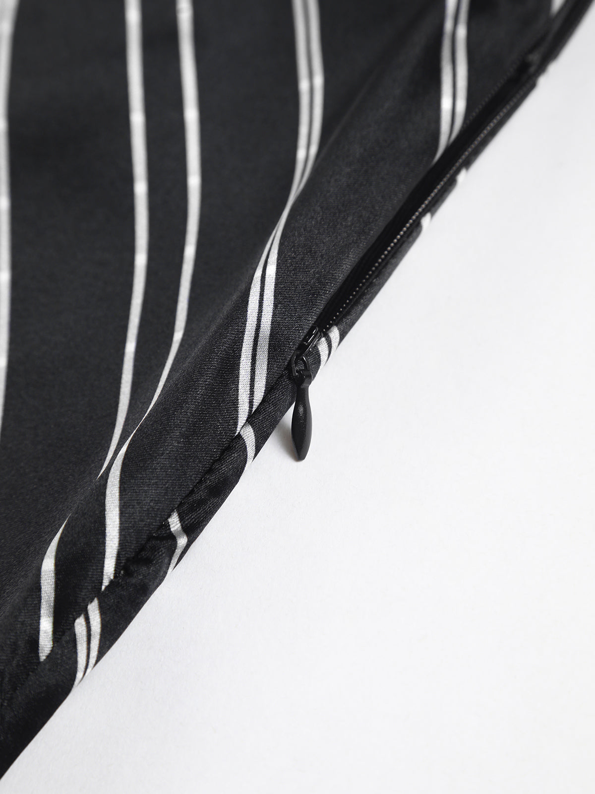 Line Texture Side Zipper Maxi Skirt Shine Aura