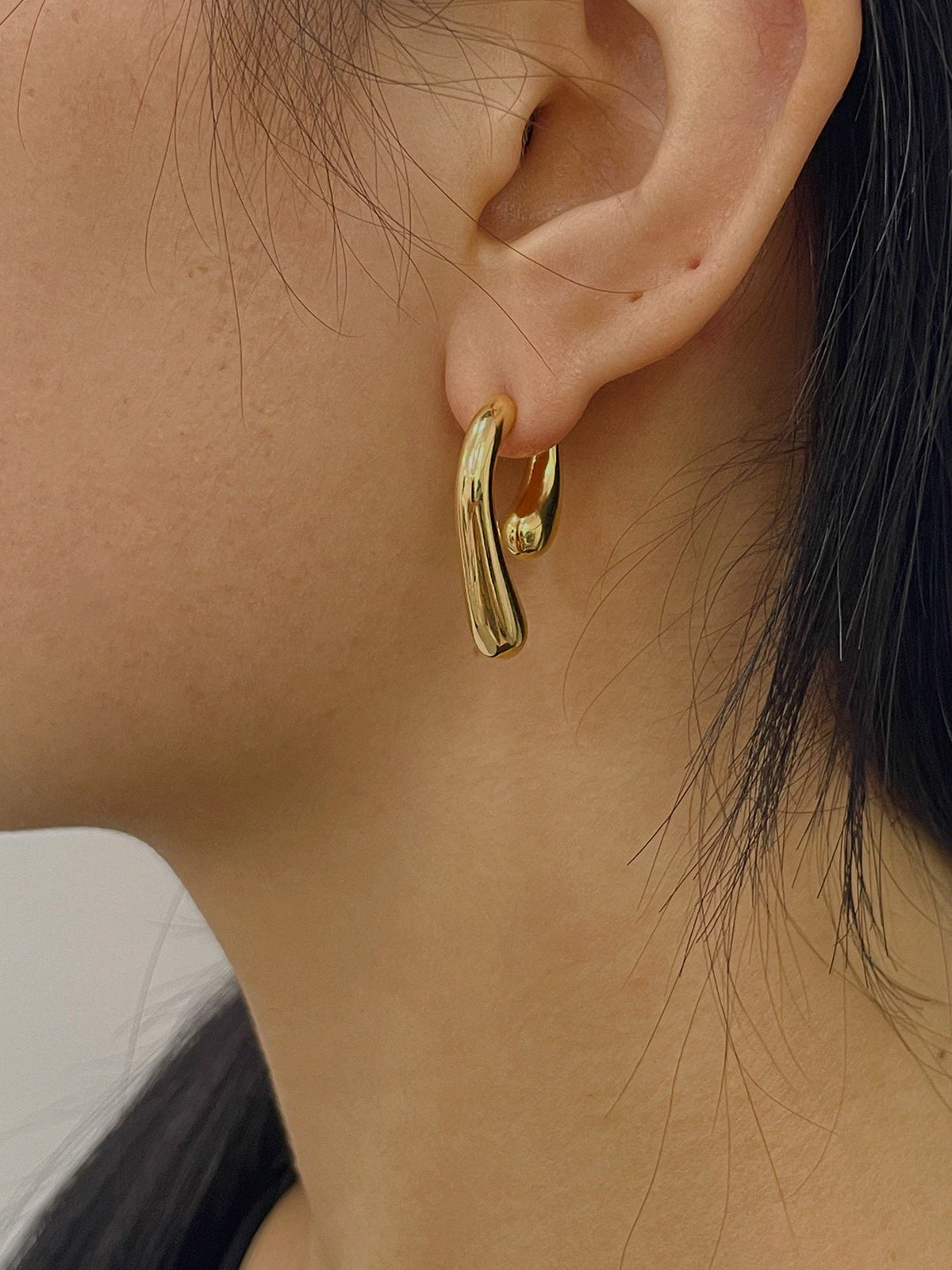 Irregular Twist Stud Earrings Shine Aura