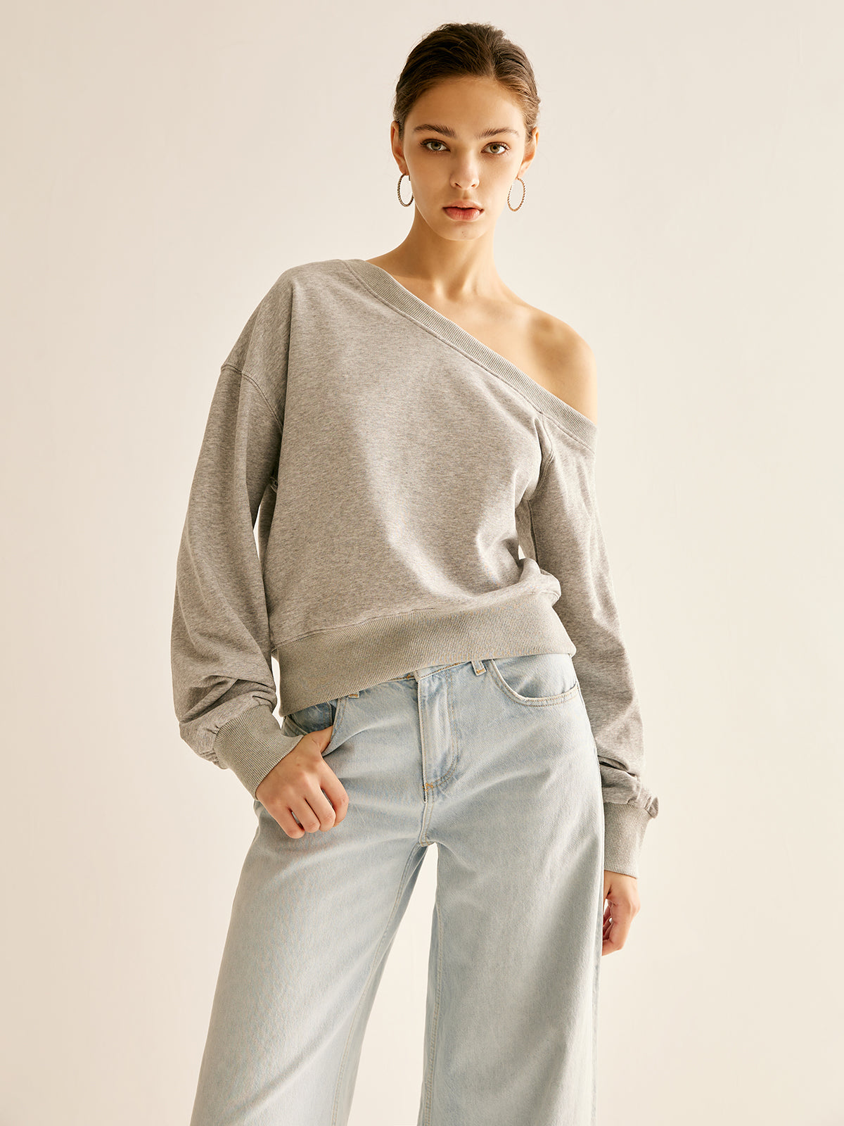 Asimetrik Açık Omuzlu Sweatshirt Shine Aura
