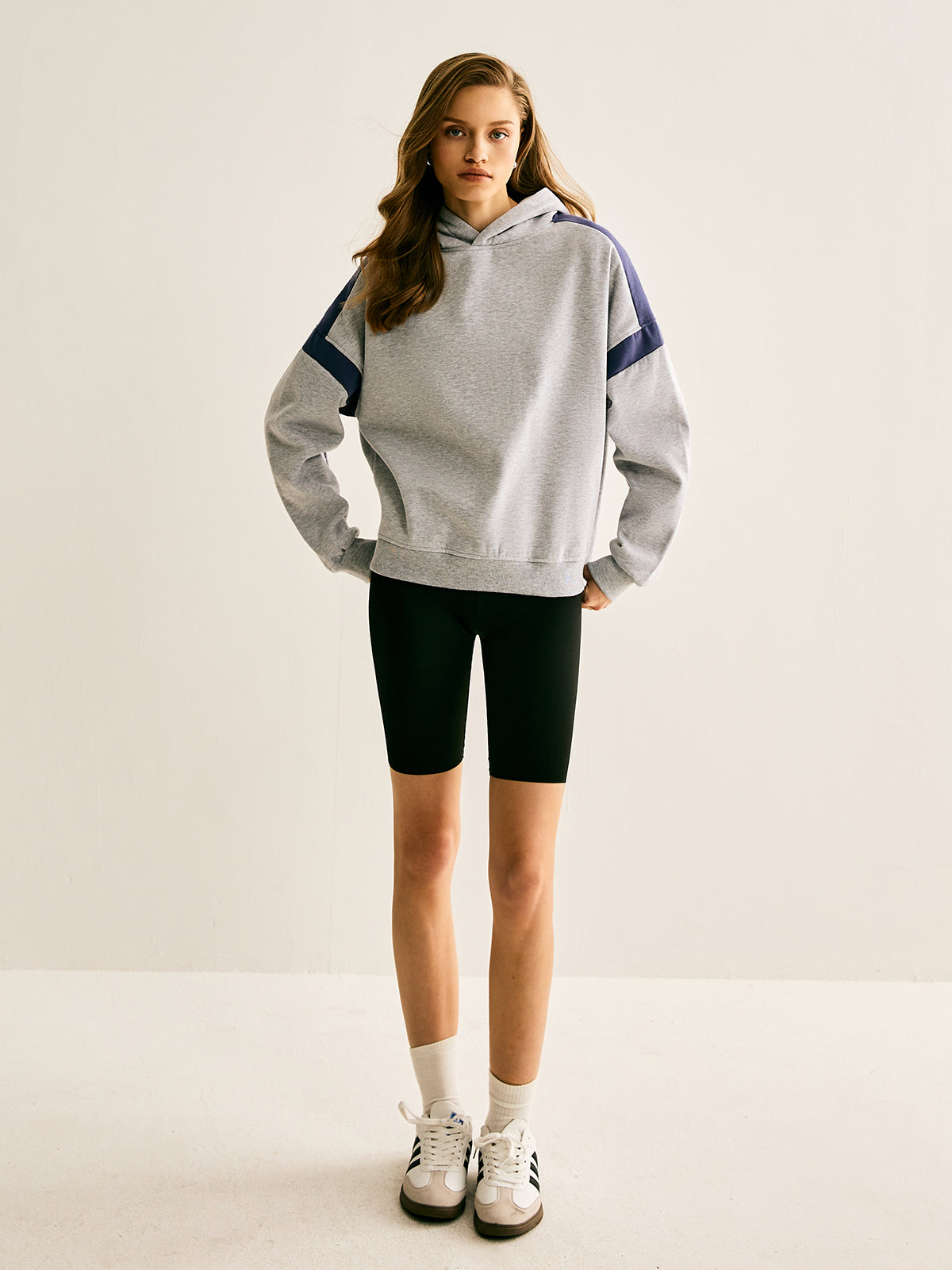 Spor Tarzı Renkli Bloklu Kapşonlu Sweatshirt Shine Aura