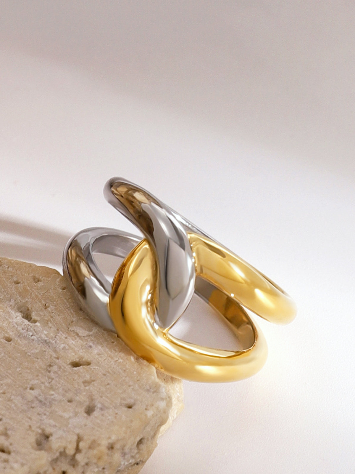 Two Tone Twist Ring Shine Aura