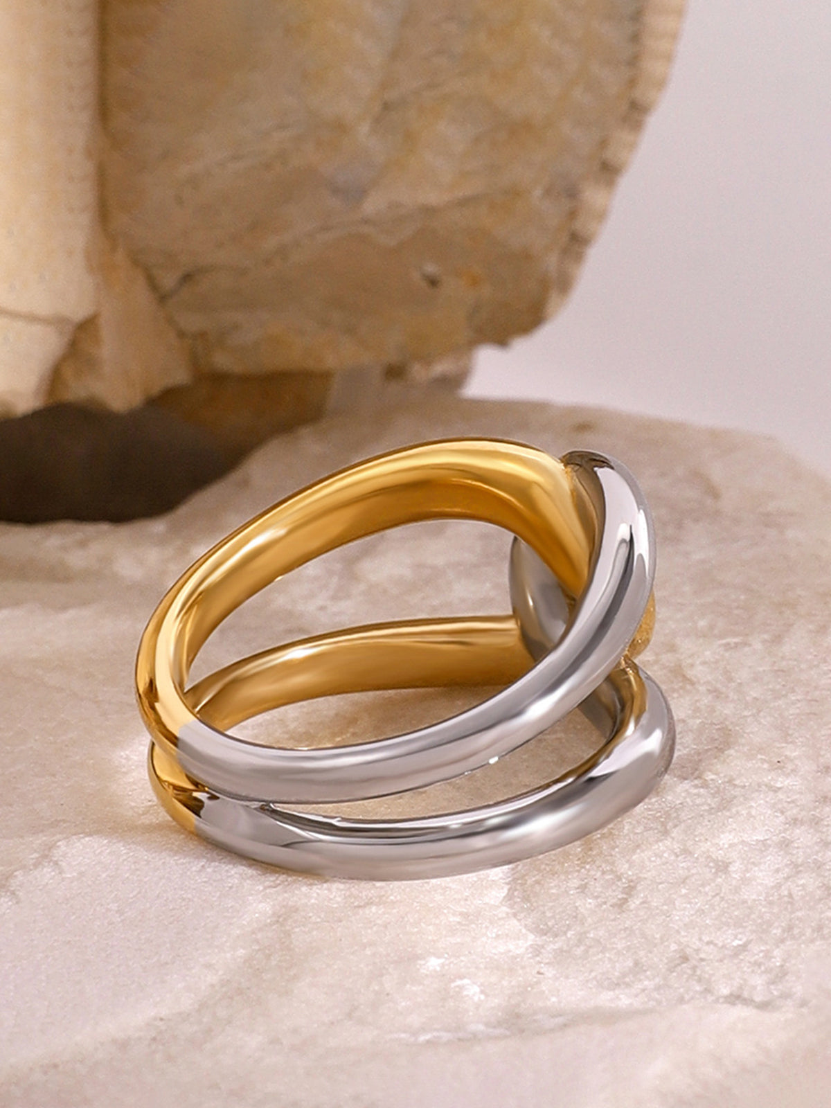 Two Tone Twist Ring Shine Aura