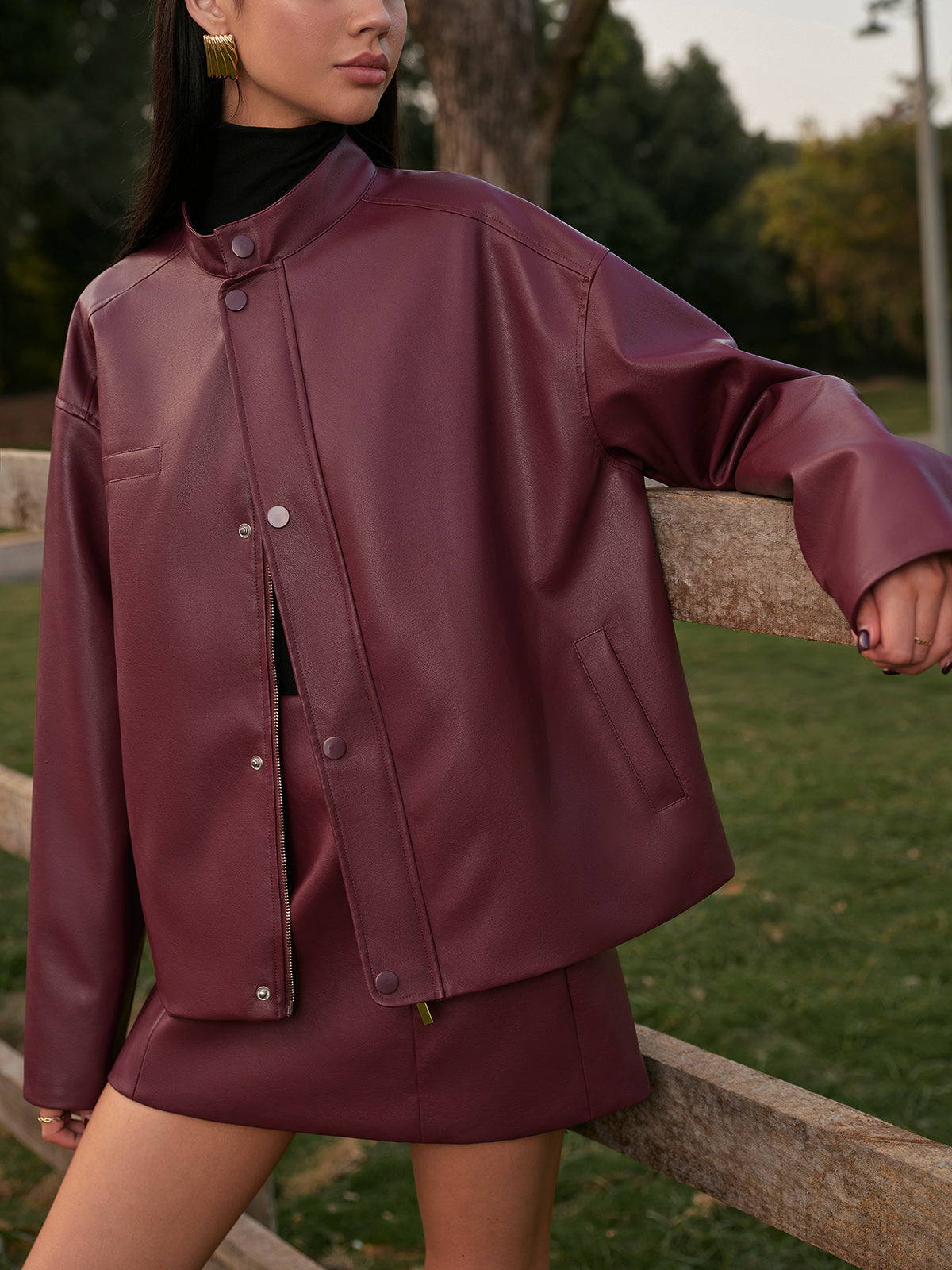 Şık Duruş Yaka Suni Deri Fermuarlı Ceket ile Zahmetsiz Tarz Shine Aura