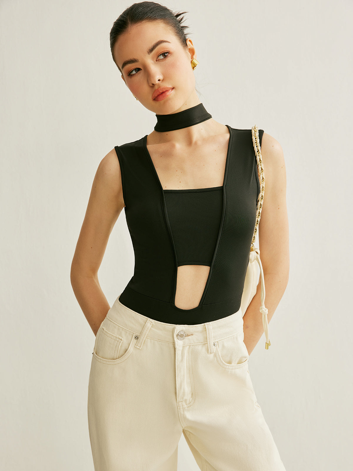 Şık Kolsuz Kesik Bodysuit Aktif Tarz için Shine Aura