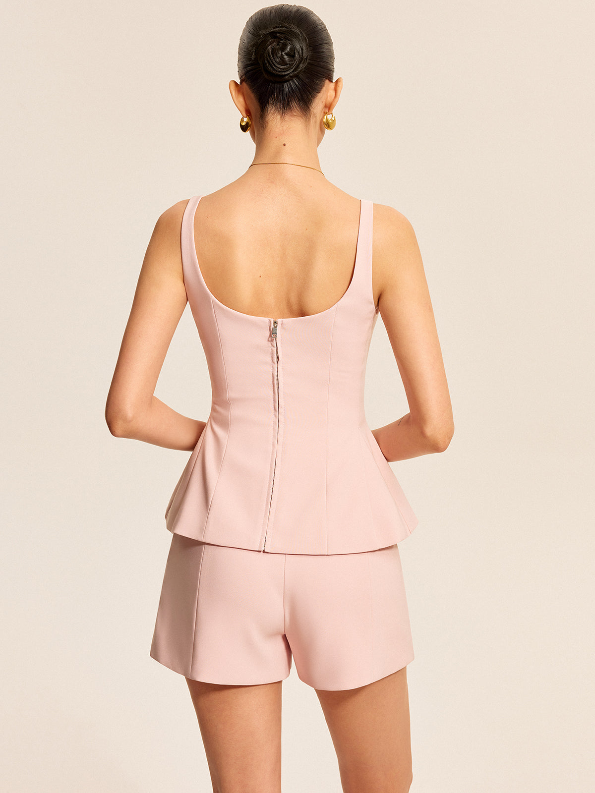 Şık Peplum Atlet ve Şort Takımı ile Zahmetsiz Şıklık