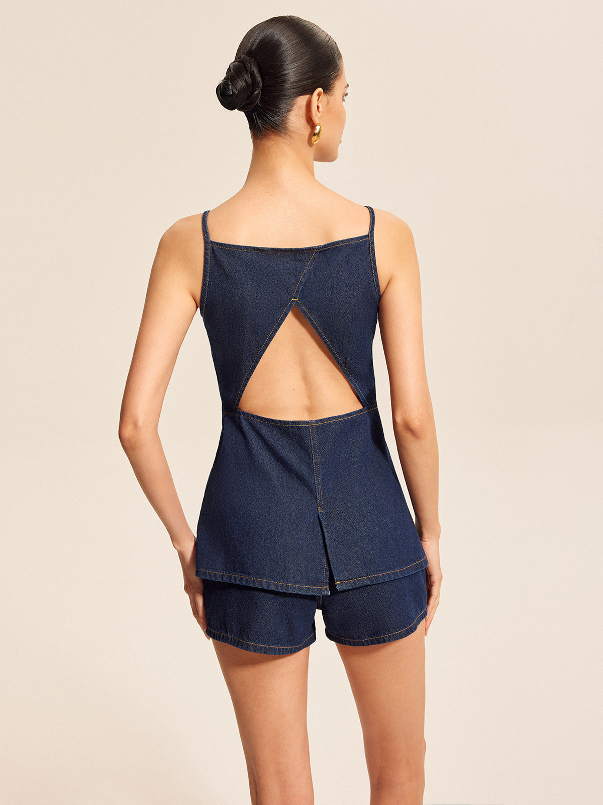 Şık Denim Şort Takımı, Trendy Düğme Detayları ve Şık Tokalı Aksanlar ile