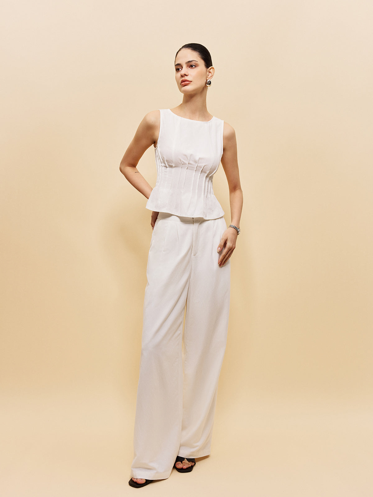 Şık Peplum Üst ve Dikkat Çekici Geniş Paça Pantolon Takımı