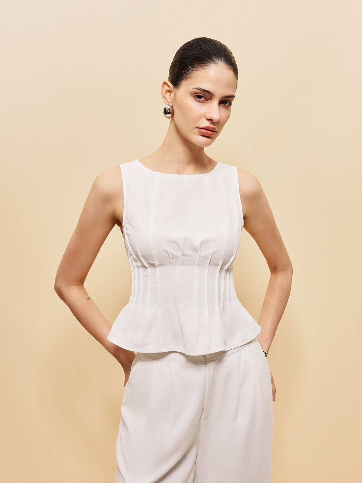 Şık Peplum Üst ve Dikkat Çekici Geniş Paça Pantolon Takımı