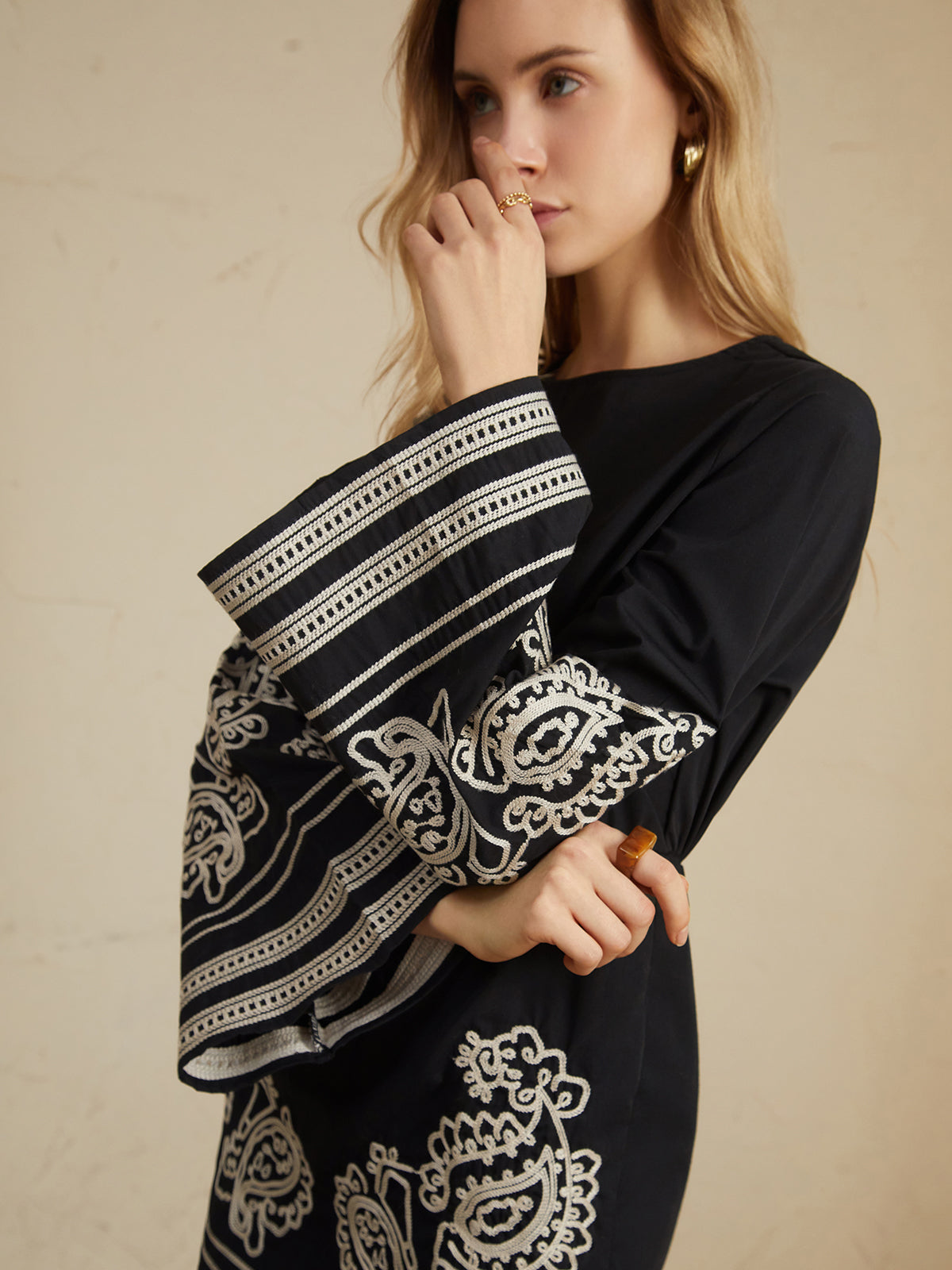 Narin Nakışlı Çan Kollu Kısa Elbise Shine Aura