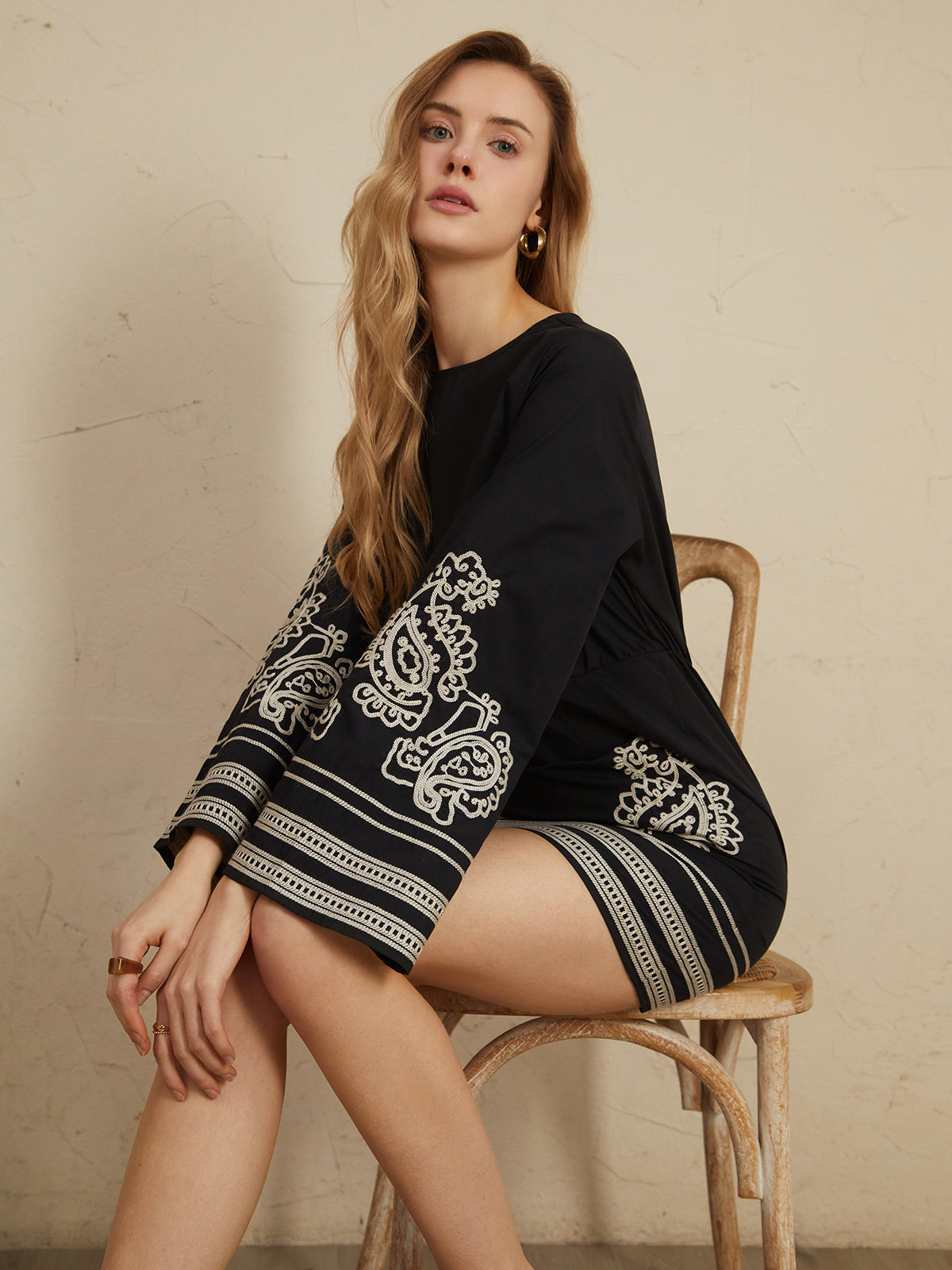 Narin Nakışlı Çan Kollu Kısa Elbise Shine Aura