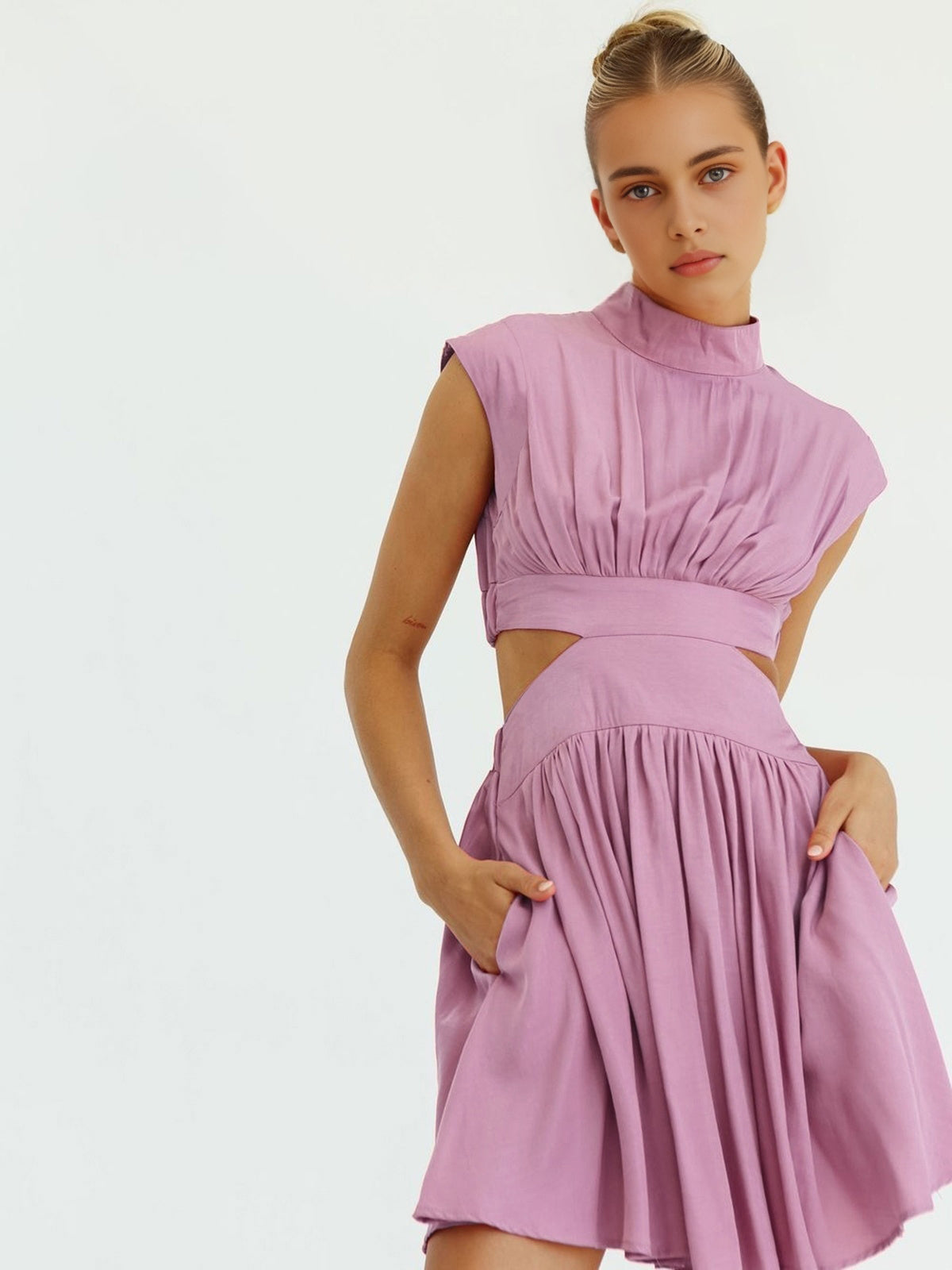 Kesim Kolsuz Kısa Elbise Shine Aura