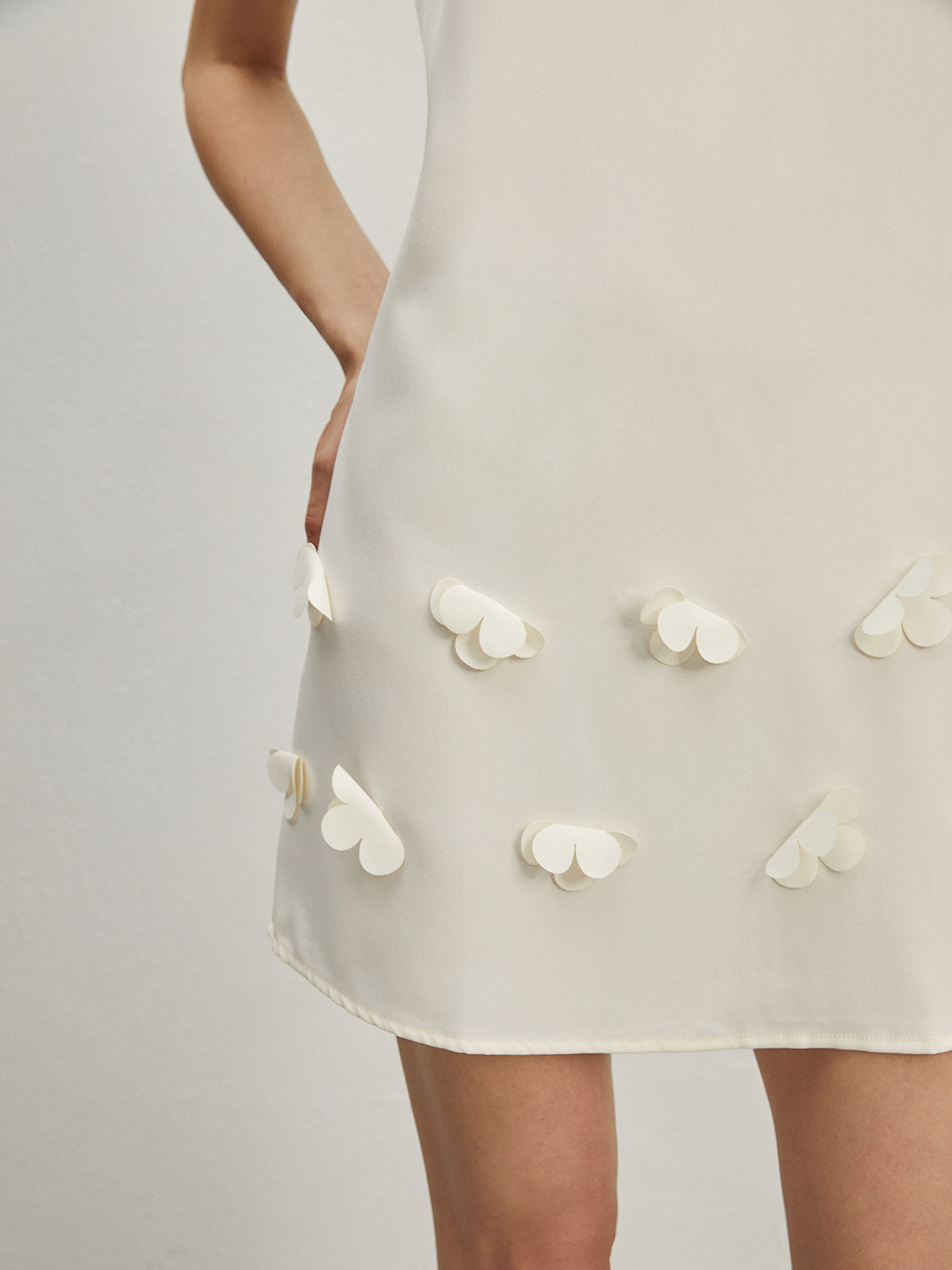 Çiçek Süslemeli Kolsuz Kısa Elbise Shine Aura