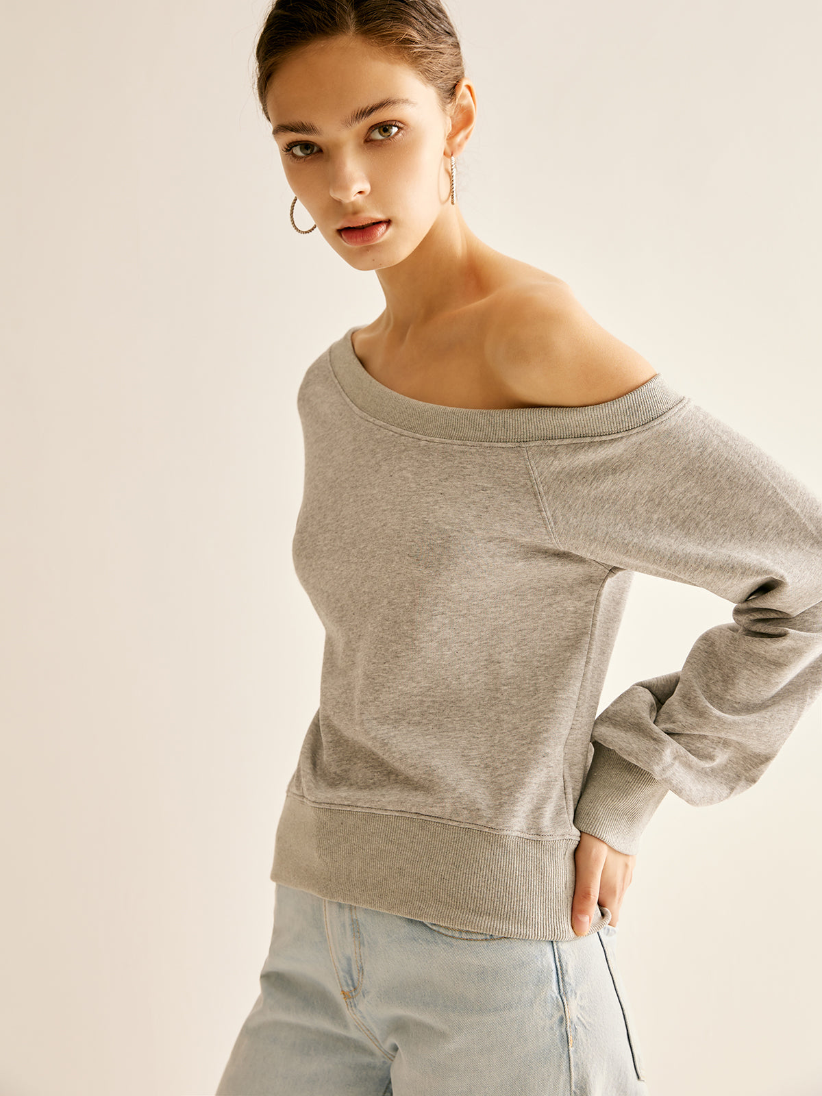 Asimetrik Açık Omuzlu Sweatshirt Shine Aura