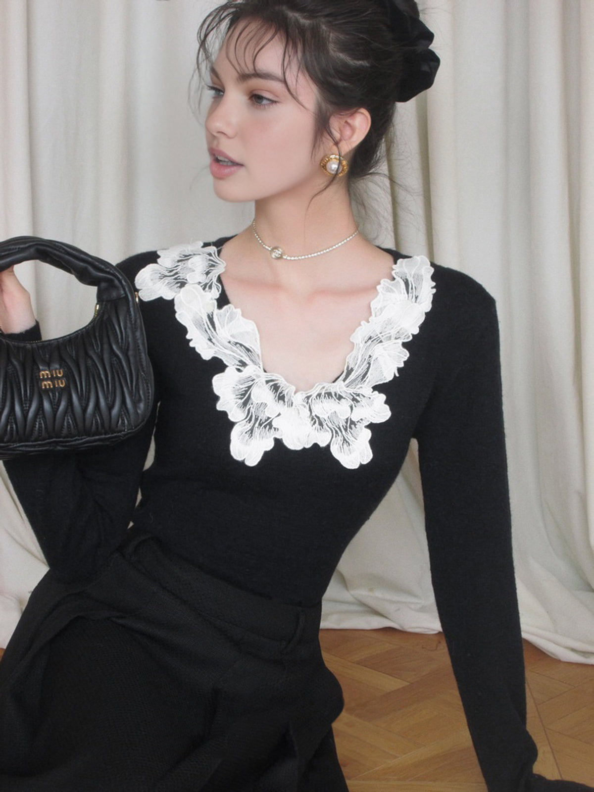 Lace Collar Slim Sweater Shine Aura