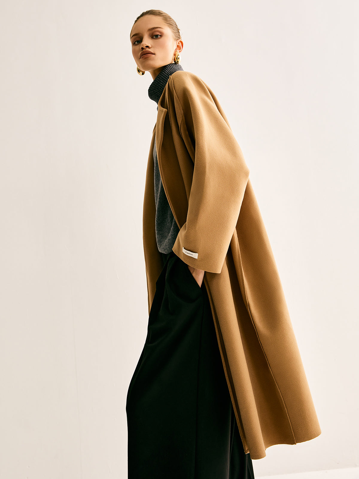 Minimalist Yün Uzun Kaban Shine Aura