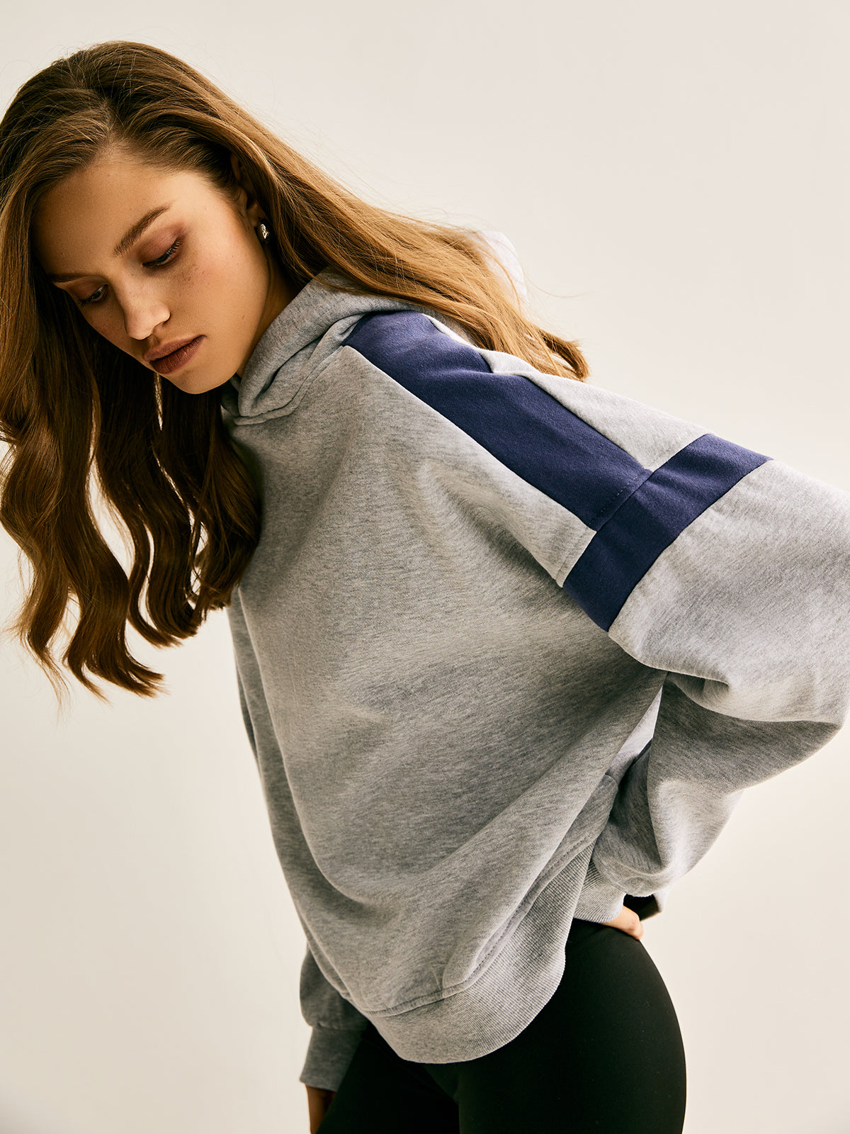 Spor Tarzı Renkli Bloklu Kapşonlu Sweatshirt Shine Aura