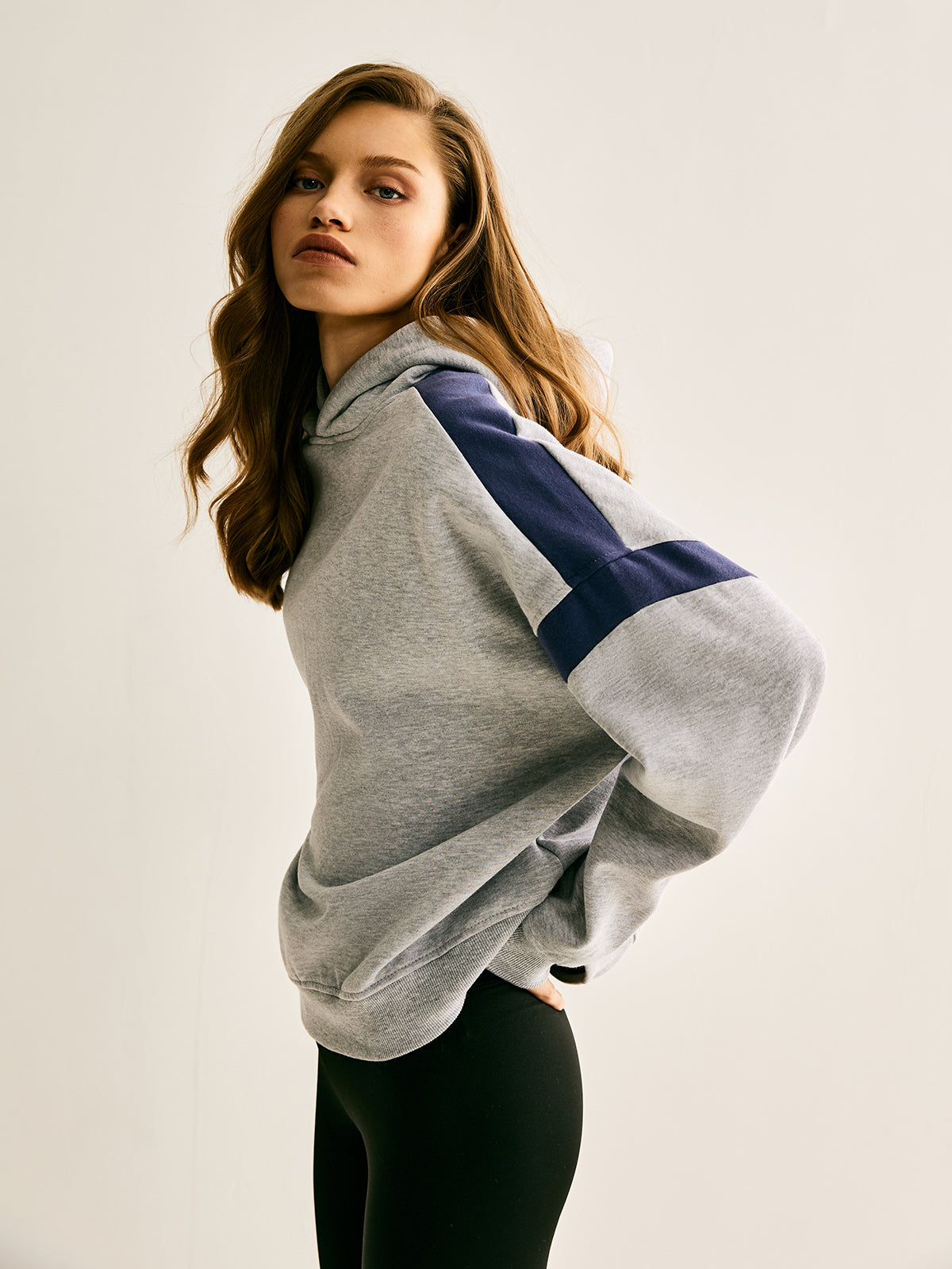 Spor Tarzı Renkli Bloklu Kapşonlu Sweatshirt Shine Aura