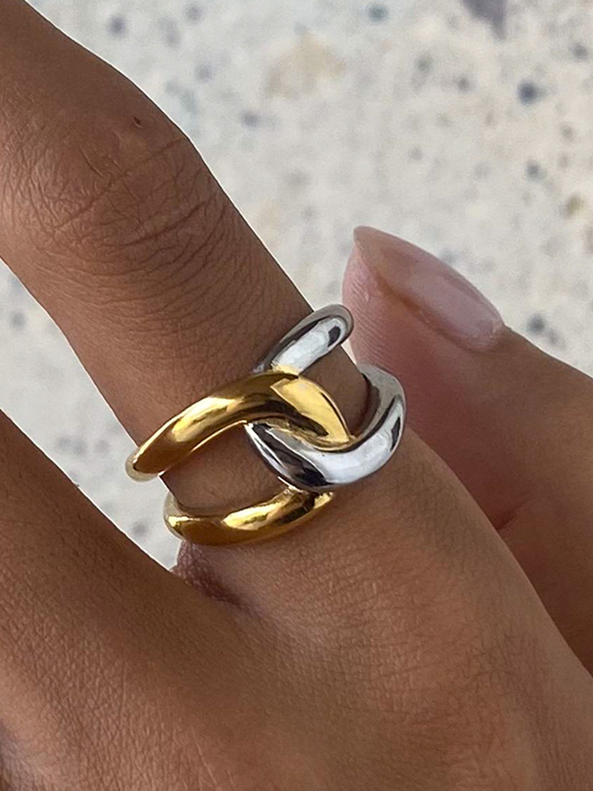 Two Tone Twist Ring Shine Aura