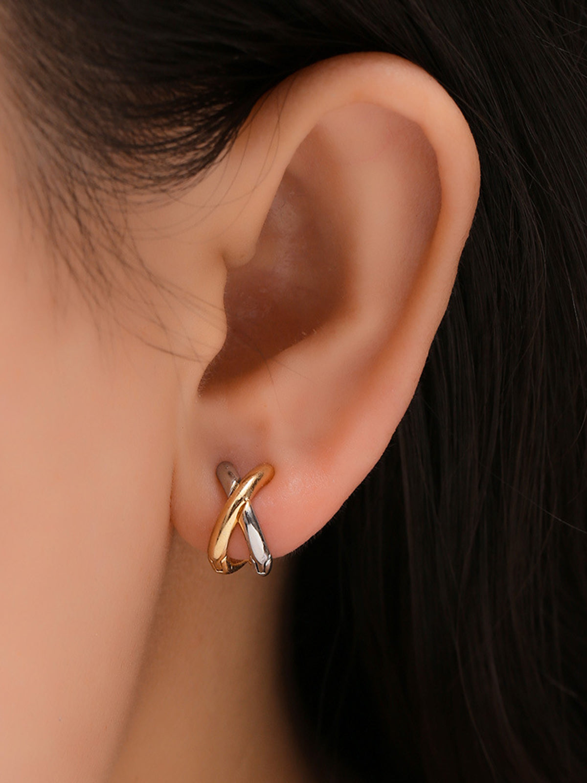 Two-Tone Criss Cross Ear Cuff Shine Aura