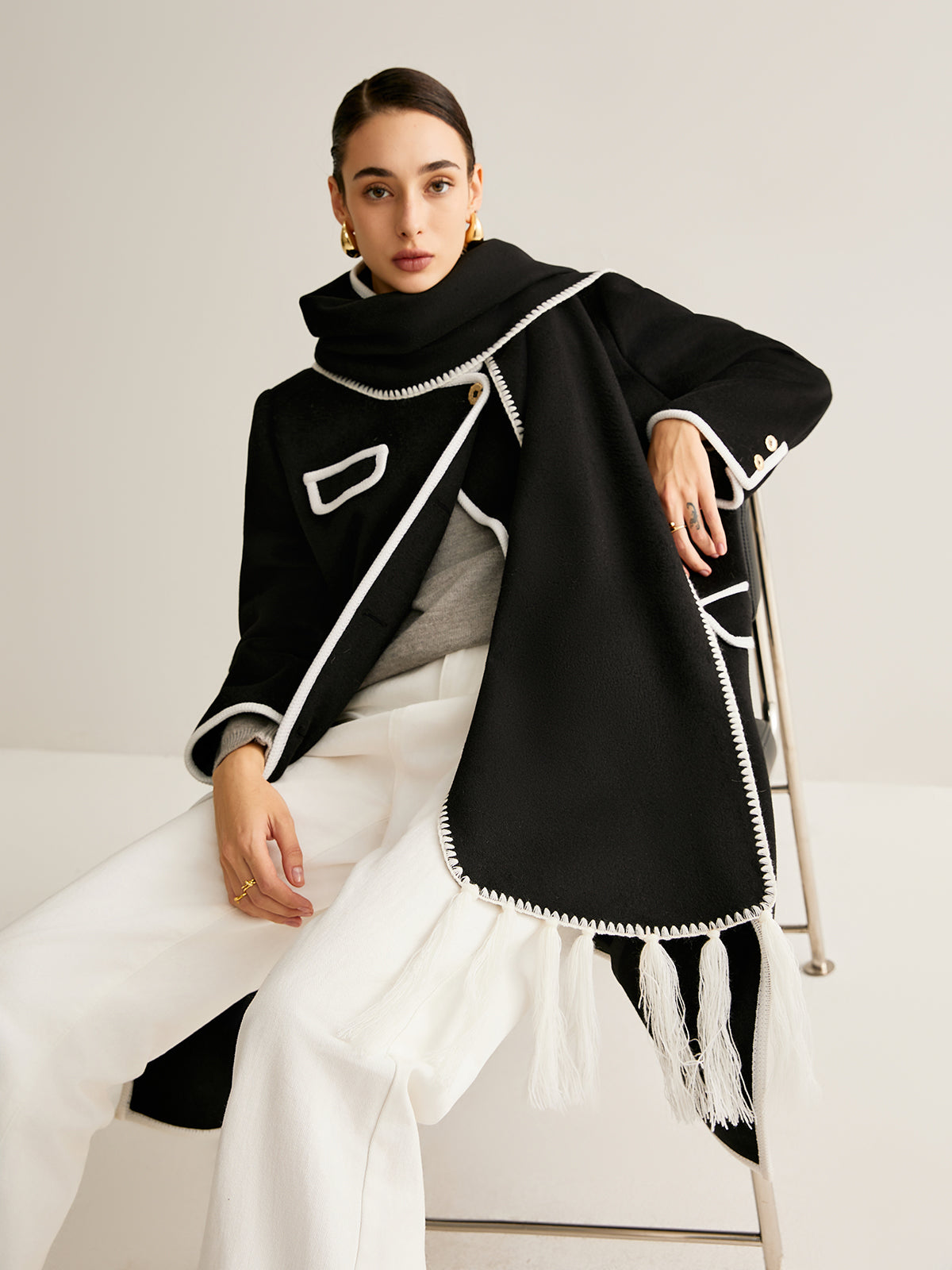 Contrast Trim Tassel Scarf Shine Aura