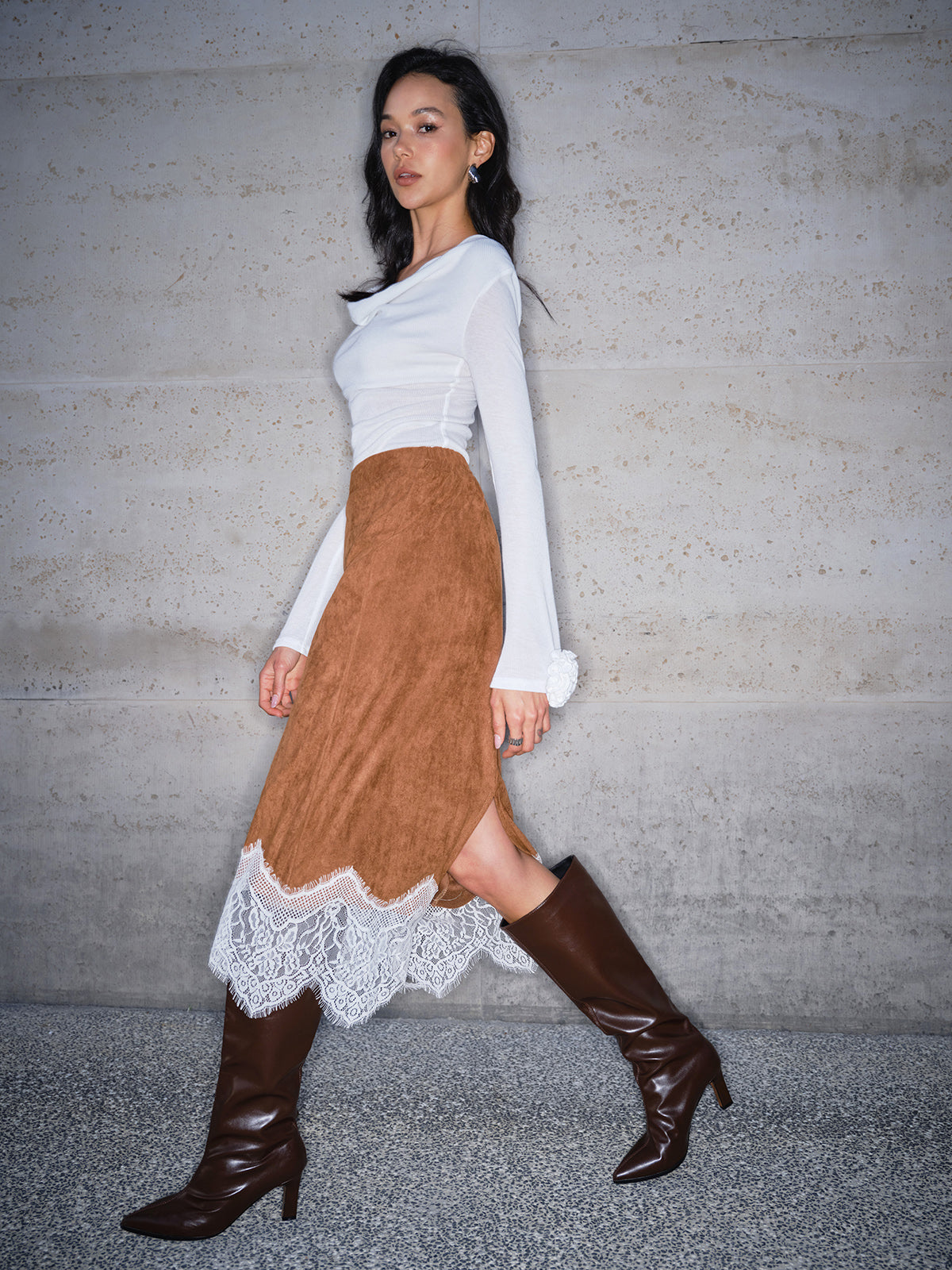 Şık Süet Etek ve Zarif Dantel Kenar Shine Aura