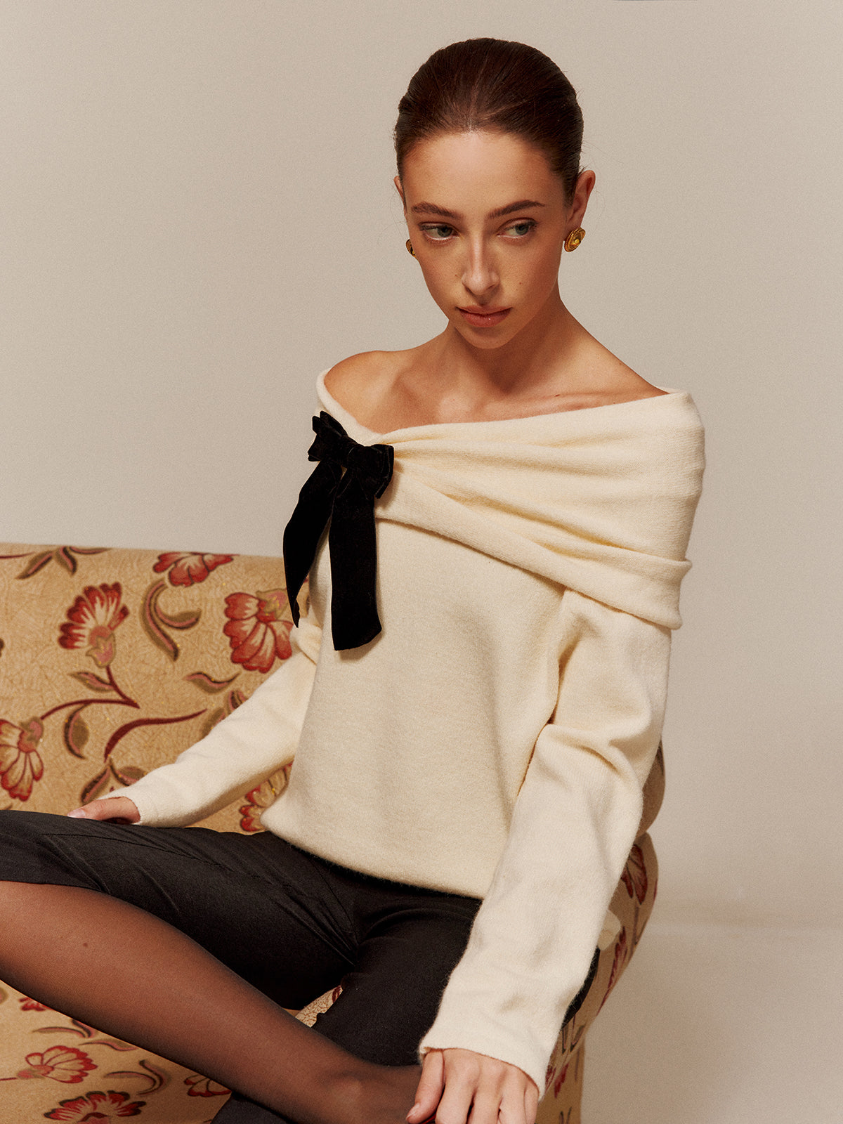 Şık Kadife Fiyonk Off-Shoulder Büzgülü Kazak