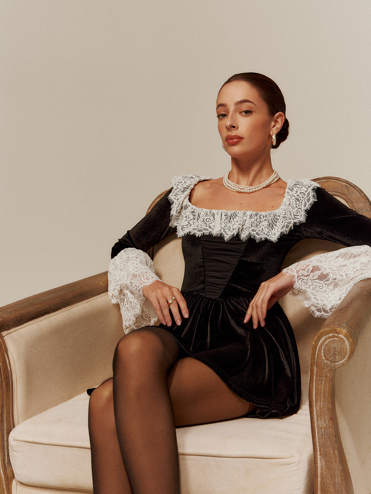 Dantel Detaylı Kadife Kısa Elbise Shine Aura