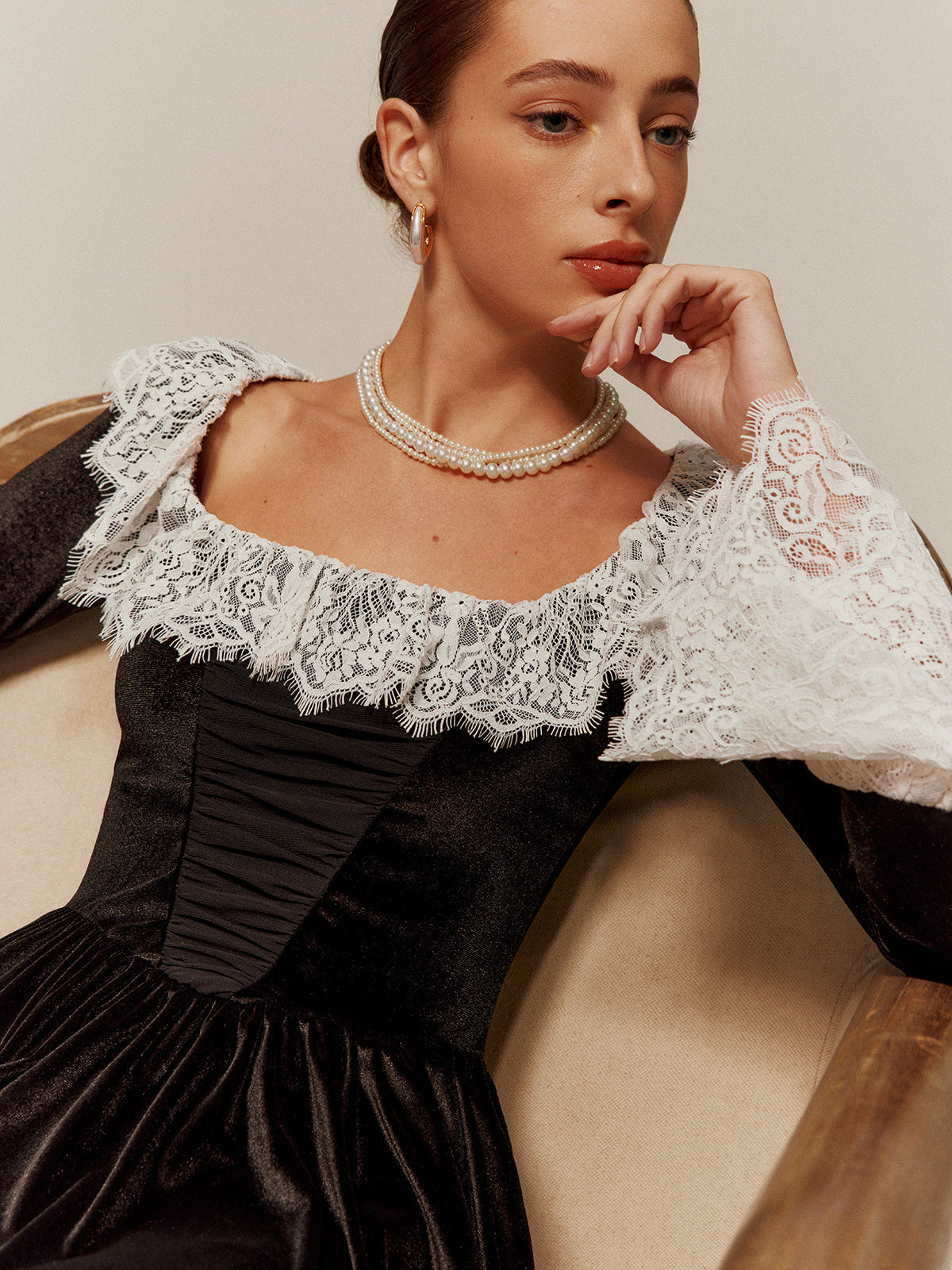 Dantel Detaylı Kadife Kısa Elbise Shine Aura