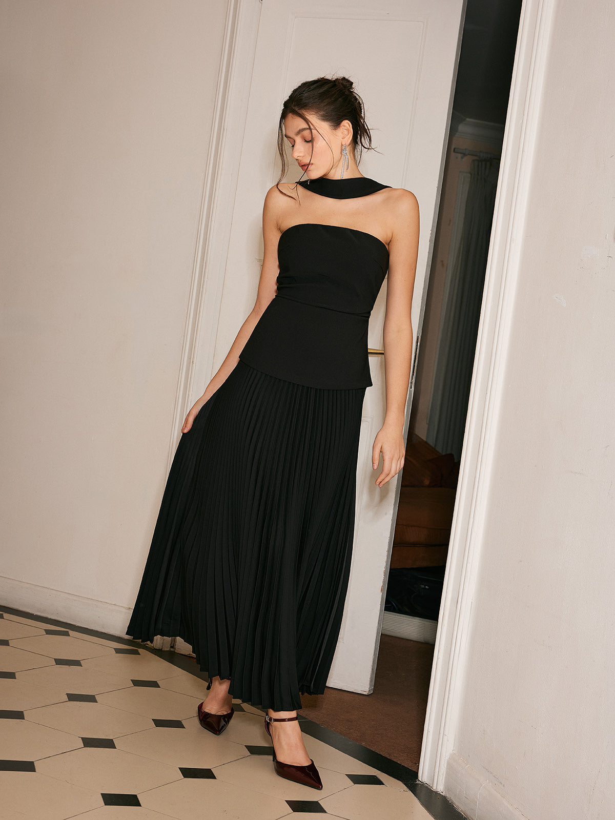 Şık Choker Yaka Plise Panel Elbise Shine Aura
