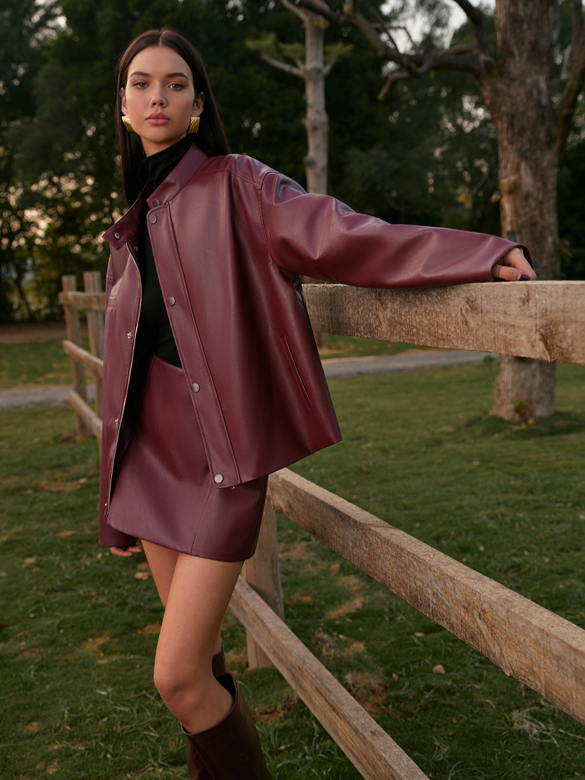 Şık Duruş Yaka Suni Deri Fermuarlı Ceket ile Zahmetsiz Tarz Shine Aura