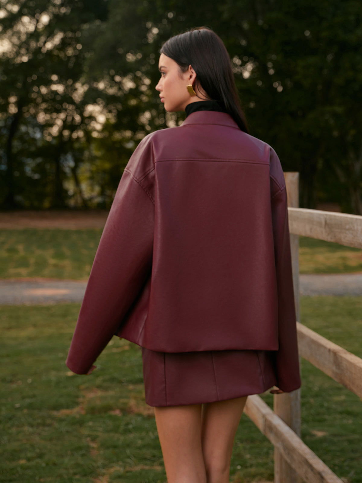 Şık Duruş Yaka Suni Deri Fermuarlı Ceket ile Zahmetsiz Tarz Shine Aura