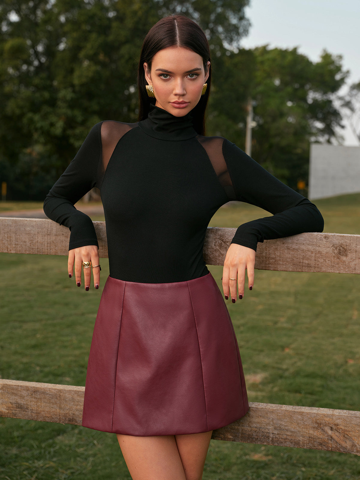 Şık Orta Bel Yapay Deri Mini Etek Arka Fermuar ile Shine Aura