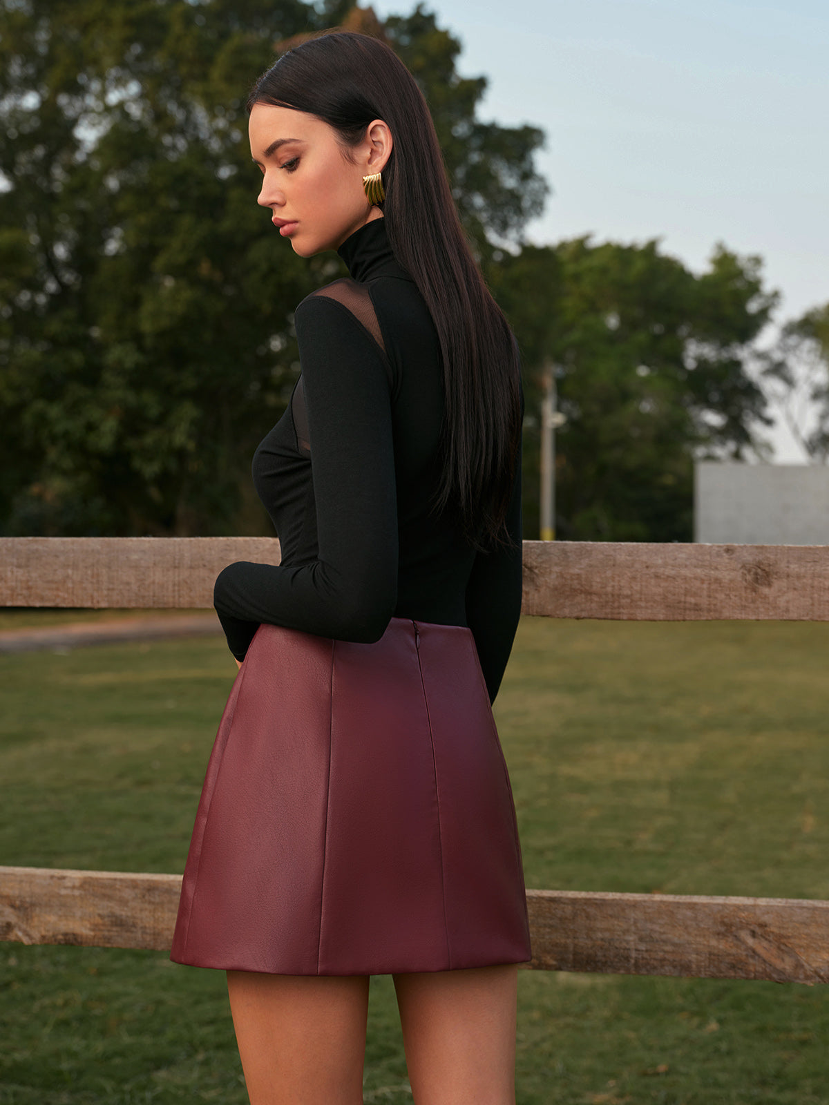 Şık Orta Bel Yapay Deri Mini Etek Arka Fermuar ile Shine Aura