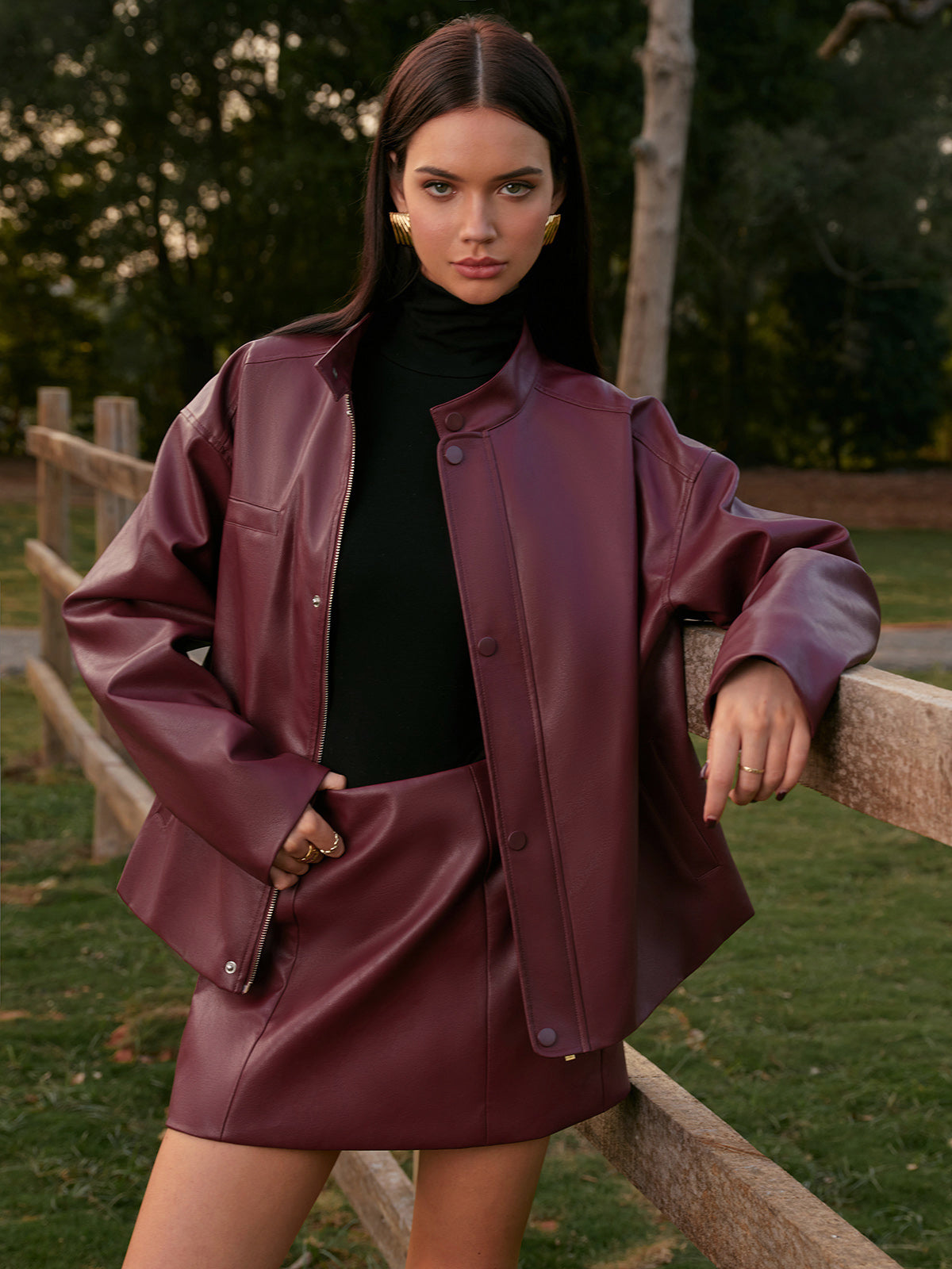 Şık Orta Bel Yapay Deri Mini Etek Arka Fermuar ile Shine Aura