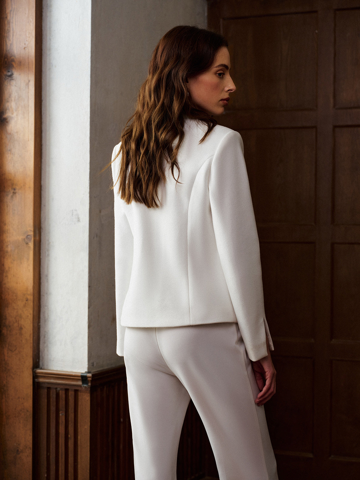 Şık Küçük V Yaka Ceket, Şık Metal Düğmelerle Shine Aura