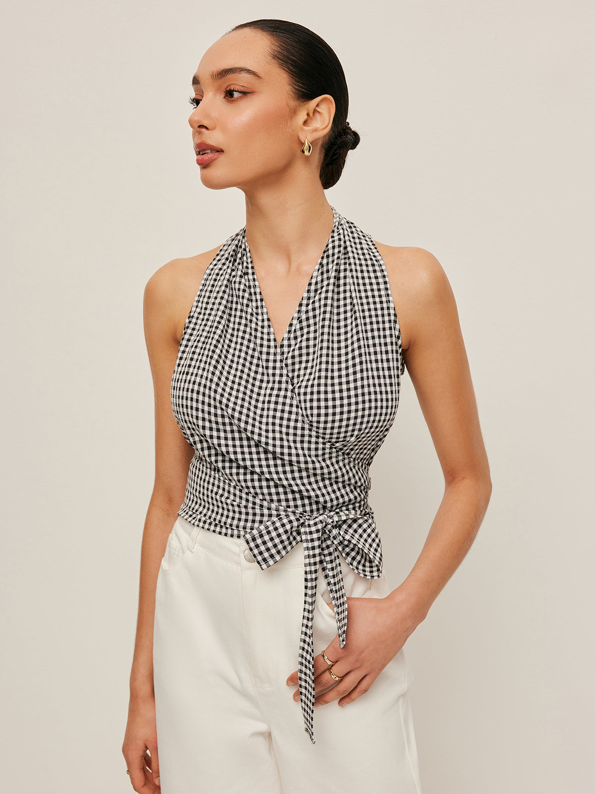 Şık Gingham Askılı Sarma Bluz ile Zahmetsiz Stil