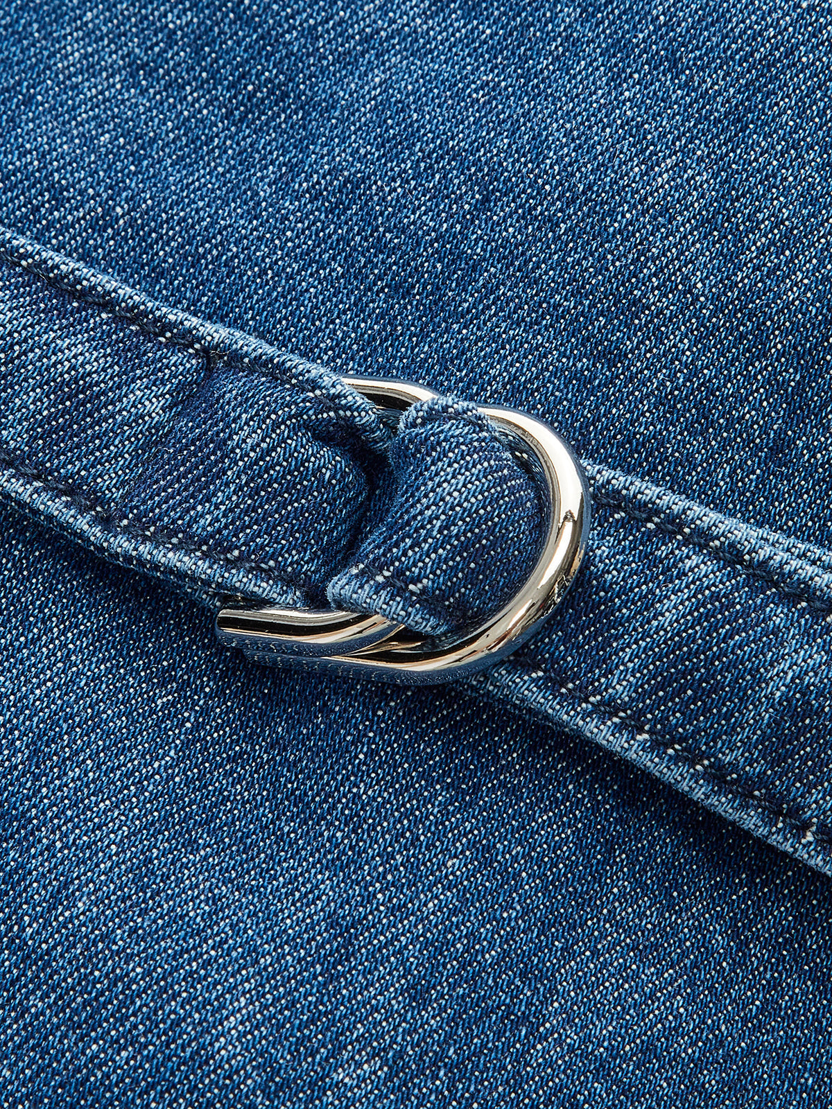 Şık Denim V Yaka Kısa Pantolon Takımı, Metal Düğmeli Bağlama Detayı ile