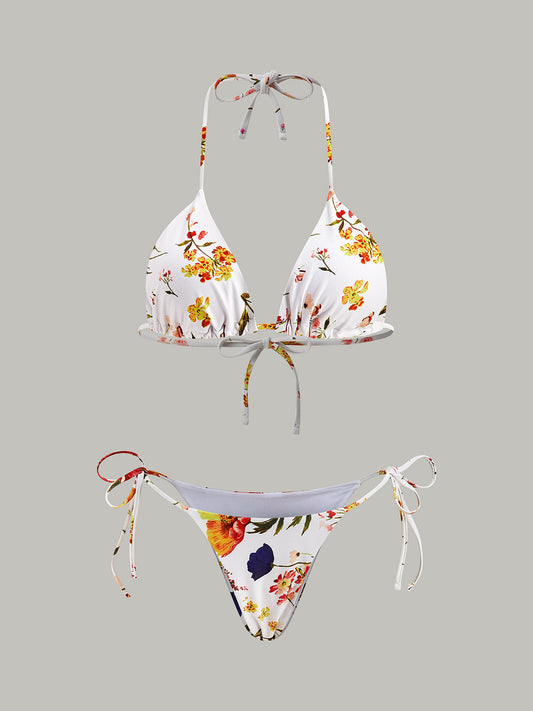 Çiçek Desenli Düğmeli Bikini Takımı Parlak Bir Görünüm İçin