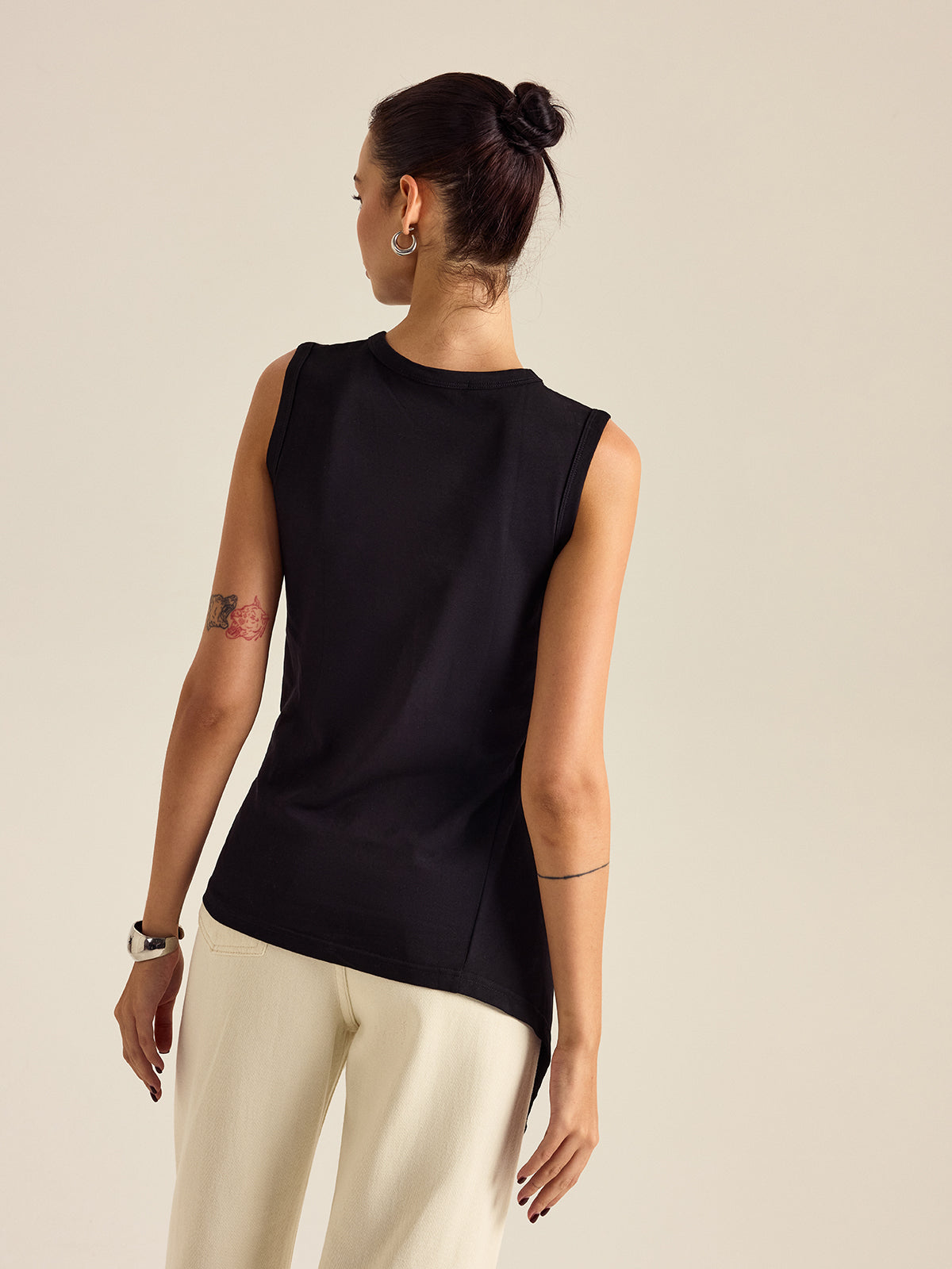 Trend Asimetrik Fit Pilili Atlet Shine Aura